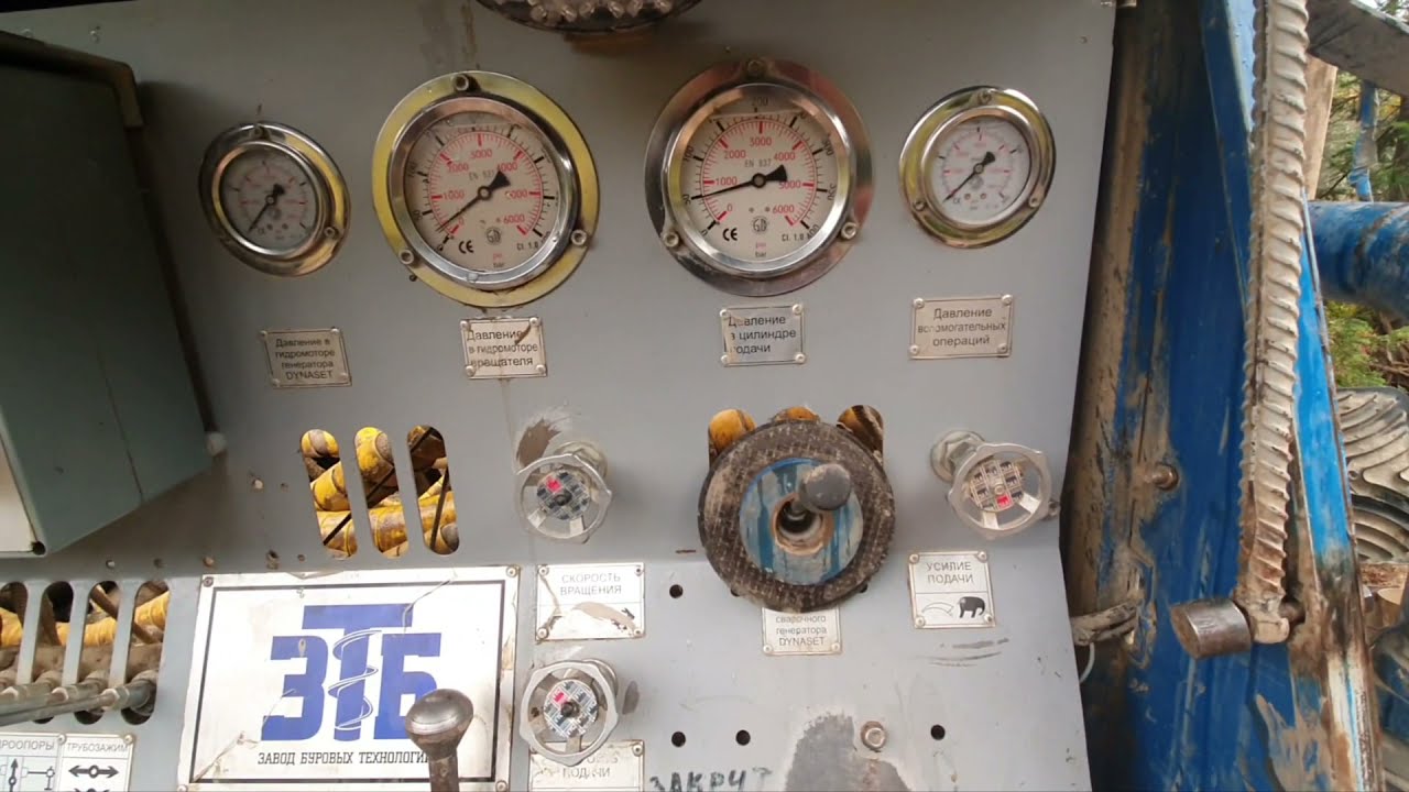 Пробиваемся на буровой установке к новому участку. УРБ 2Д3