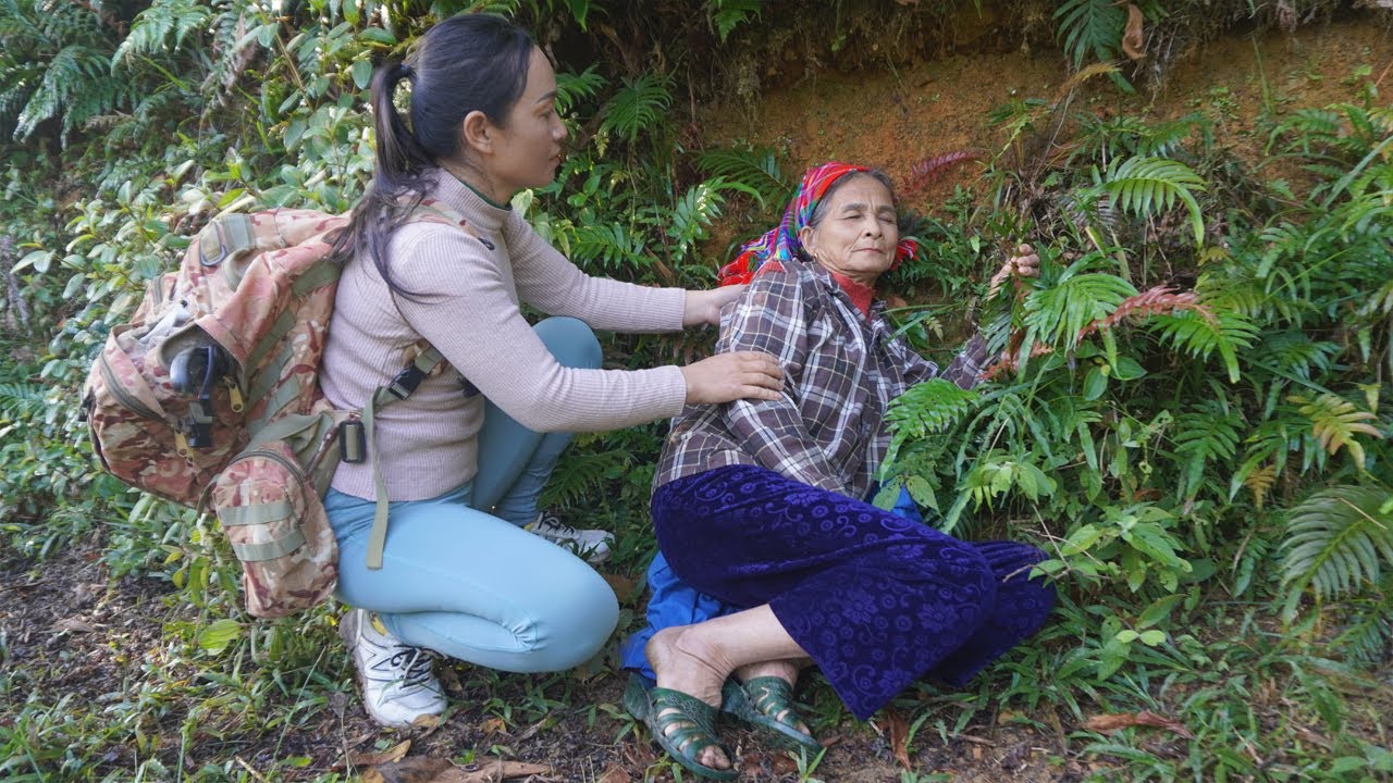 Kind girl helps old lady lying on the roadside go home, cleans the house and cooks for 24 hours