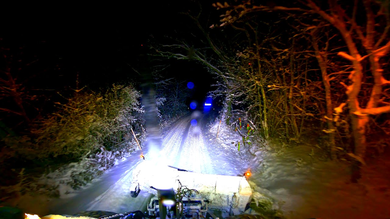 Volvo L70 opens up roads after a snowstorm with 4m folding plow