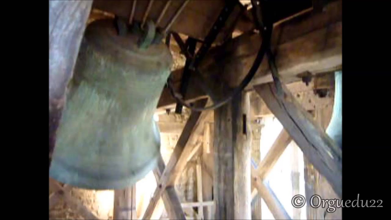 Dinan – Basilique Saint-Sauveur – Glas Romain à deux cloches