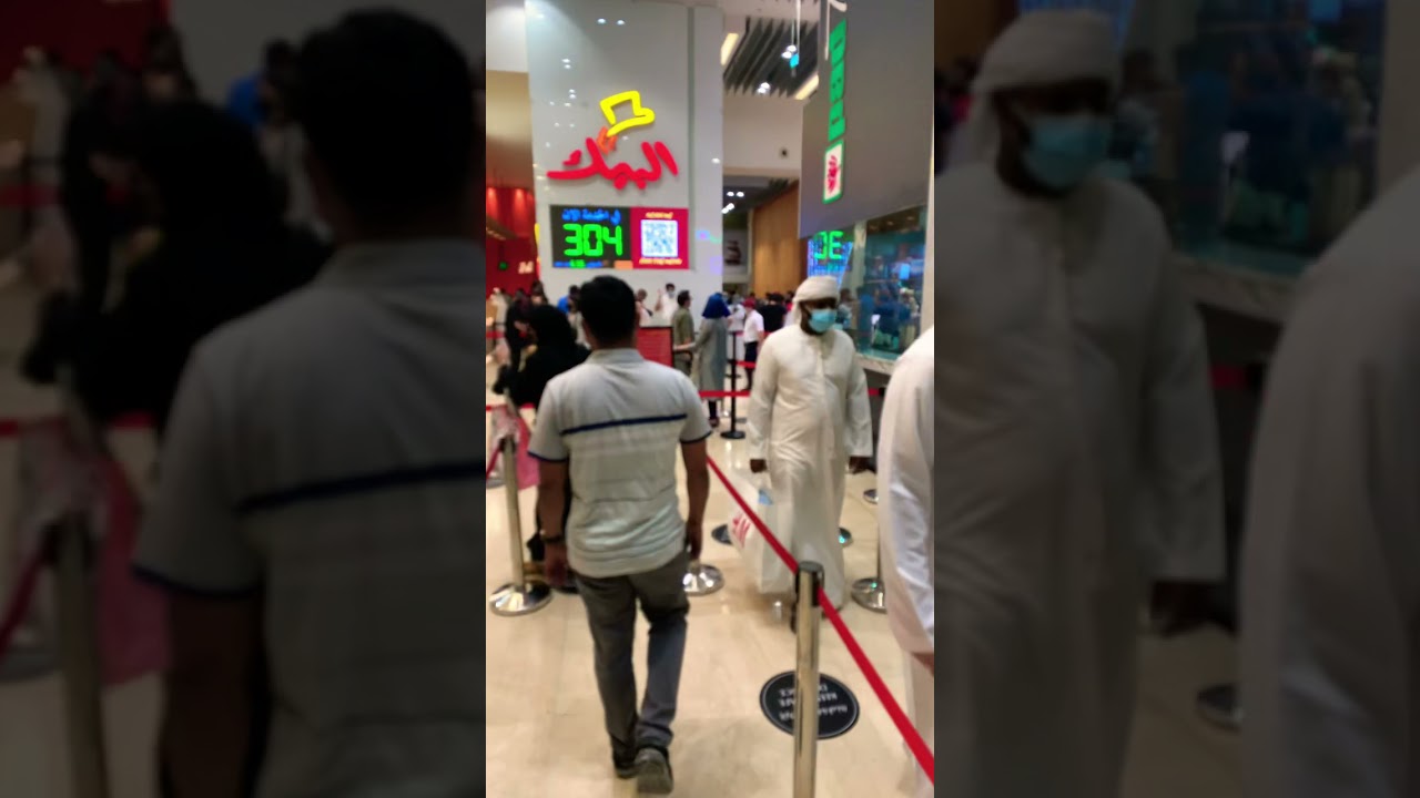 Al Baik Queue in Dubai Mall