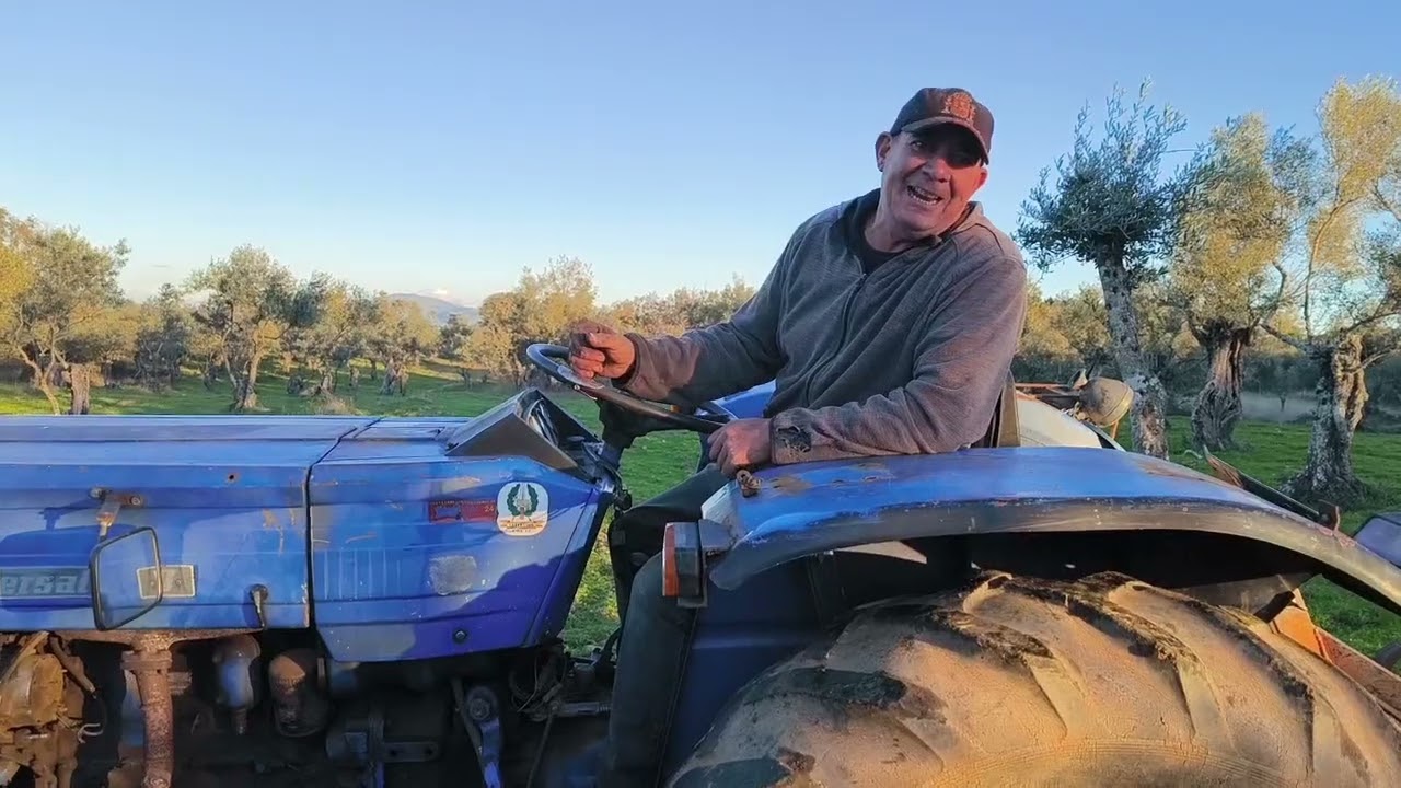 Empezamos a arar con el tractor libélula
