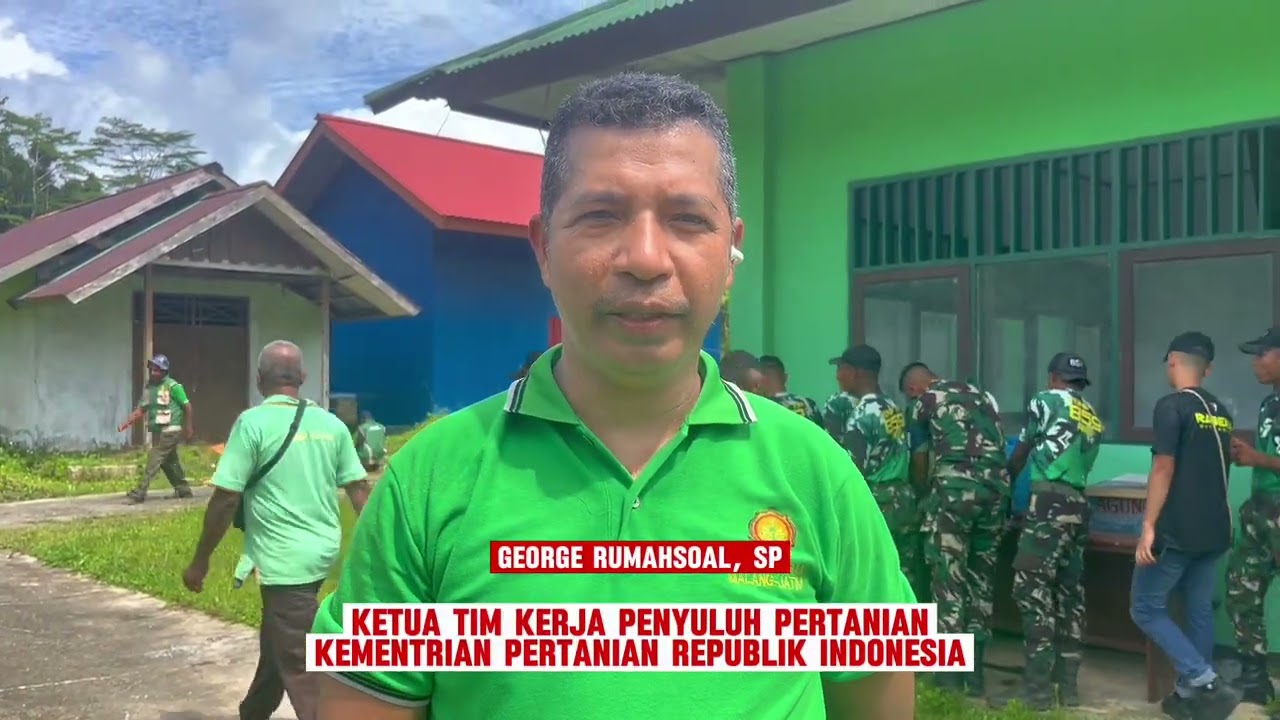 Yonif TP 859/RBK Laksanakan Karya Bakti Pembersihan Lahan Kantor Dinas Pertanian Supiori