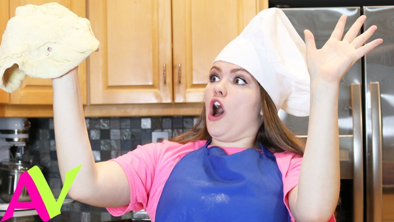 Audrey Tries Making Pizza / Aud Vlogs