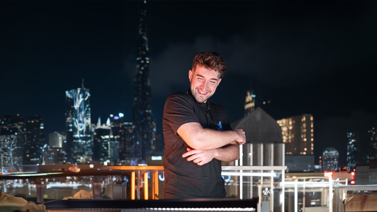 DJ mix live in front of the iconic Burj Khalifa - Dubai - Vescu