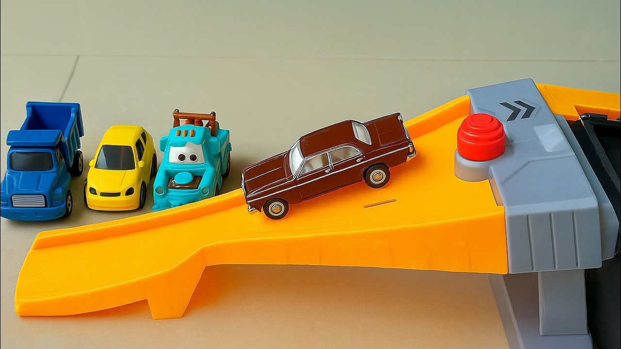 WOW! 5 Mobil Anak Lewat Perosotan Super Seru! 