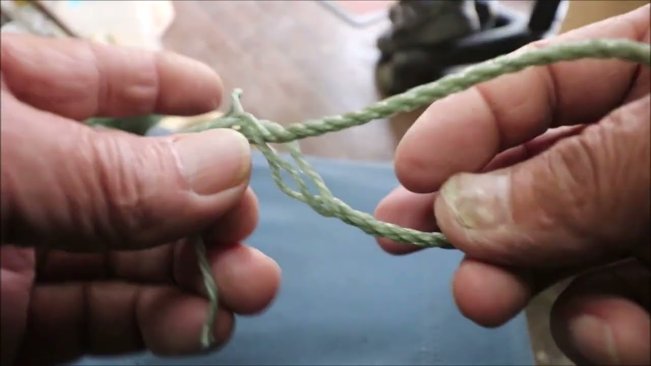 ロープの編み方・トラック荷造りロープ端に引っ掛ける輪を作ります編み方。DIYハンドメイド新しい出会いがありますように！徳島県海部郡牟岐町釣り大好き犬の質問相談お気軽に！