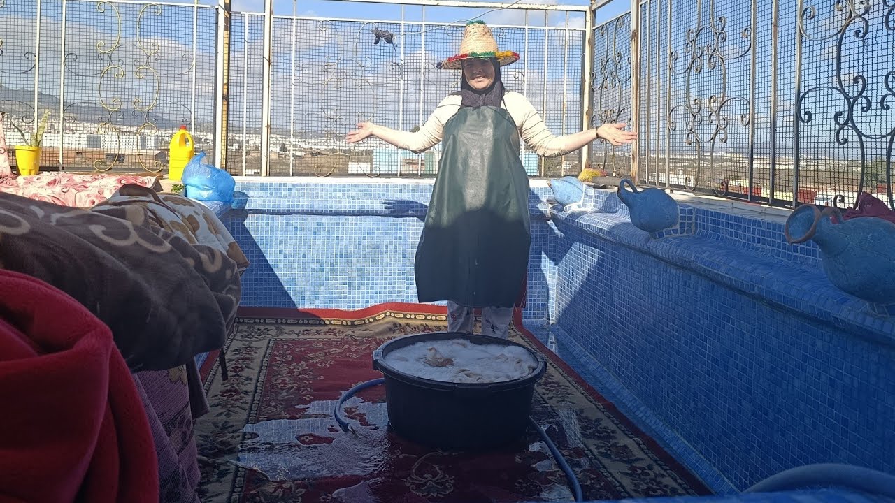 اجواء مليئا بالحياة المرأة المغربية الأ صيلة المكافحة