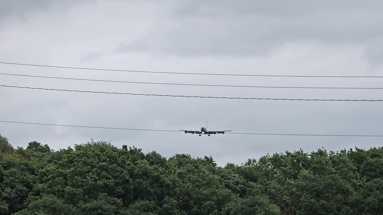 Special Tail KC-135T arriving at RAF Mildenhall... its a looker 👀