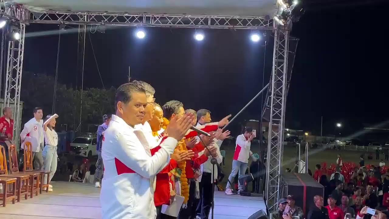 [LIVE]: ‘ยศชนัน’ ลุยปราศรัยเวทีอีสาน ประเดิม โรงเรียนพรเจริญวิทยา จ.บึงกาฬ
