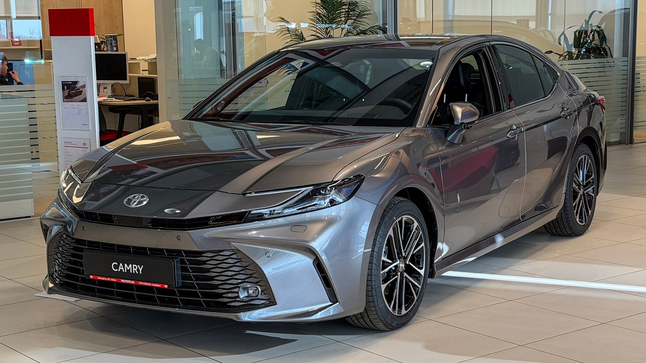 2026 Toyota Camry Interior & Exterior Walkaround (4K)