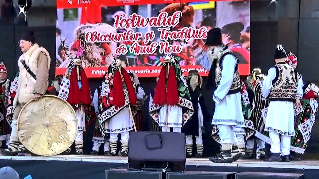 Ansamblul folcloric sătesc MEGIEȘII din Cornu Luncii (Suceava) - Tradiții de Anul Nou (Târgu Neamț)