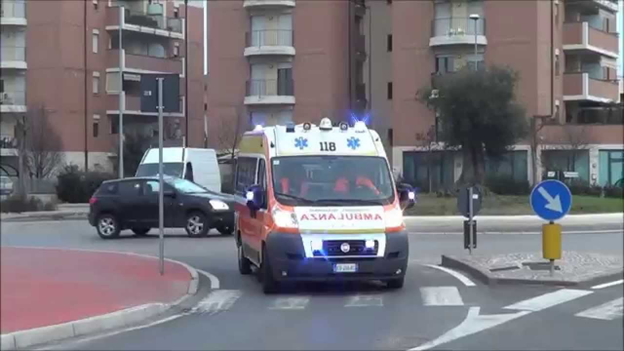 Ambulanza 118 Rimini Soccorso + Ambulanza Croce Azzurra Riccione -2 Italian ambulance responding-