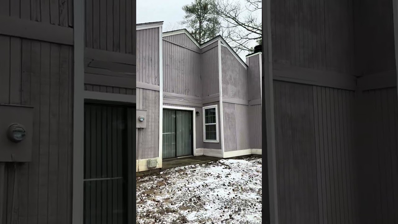 112 Raintree - outside