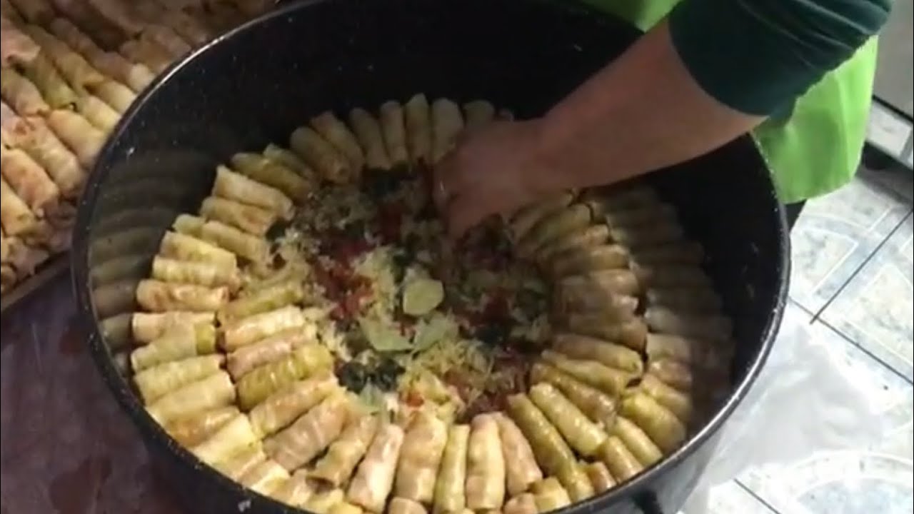Jeni si Mugurel organizeaza o petrecere de botez ! Aperitive, supa, sarmale !