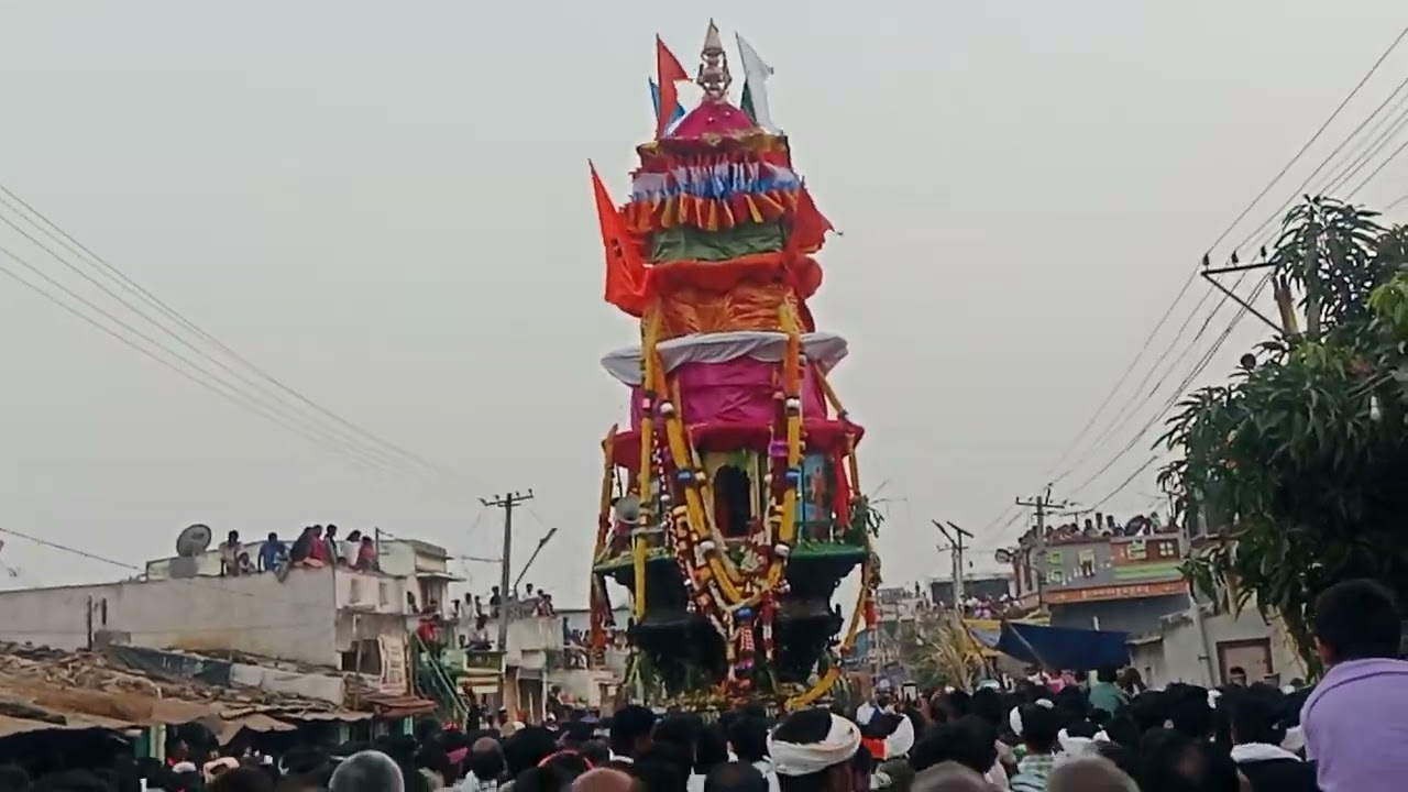 ಲಕ್ಷಾಂತರ ಜನರ ಸಮ್ಮುಖದಲ್ಲಿ ನೆರವೇರಿದ ಕುರುವತ್ತಿ ಬಸವೇಶ್ವರ ರಥೋತ್ಸವ 
