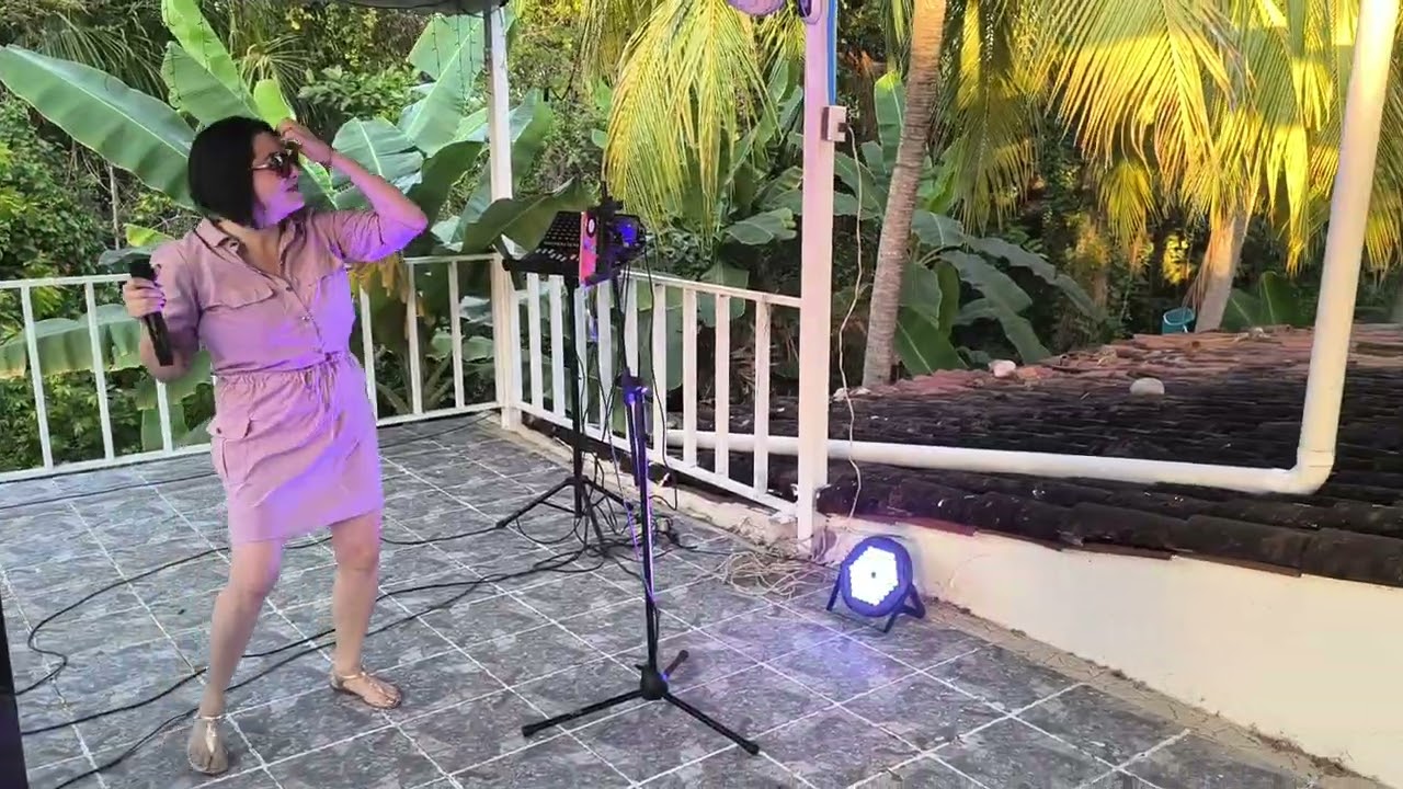 Cancion Mala Hierba de AG. Interpreta Bea Moran.