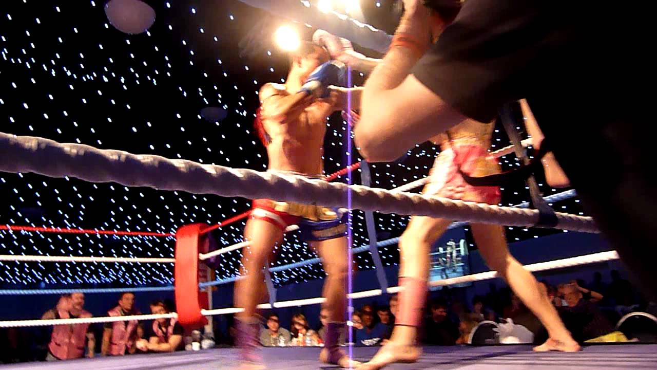 Luke Turner v Rung Kharnpan - ISKA World Title fight - Round 2 - at Elland Road, Leeds 2011