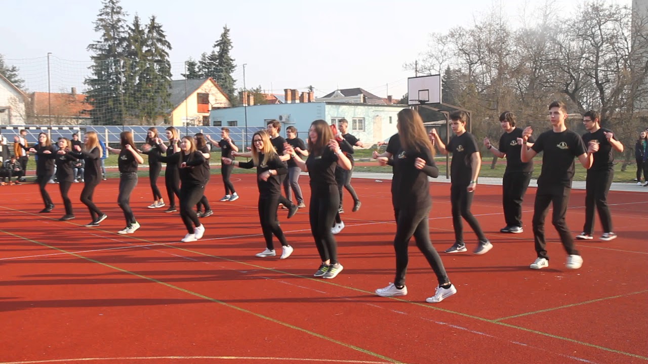 Szent László Gimnázium Mezőkövesd - 11.B RigóBébik diáknapi tánc