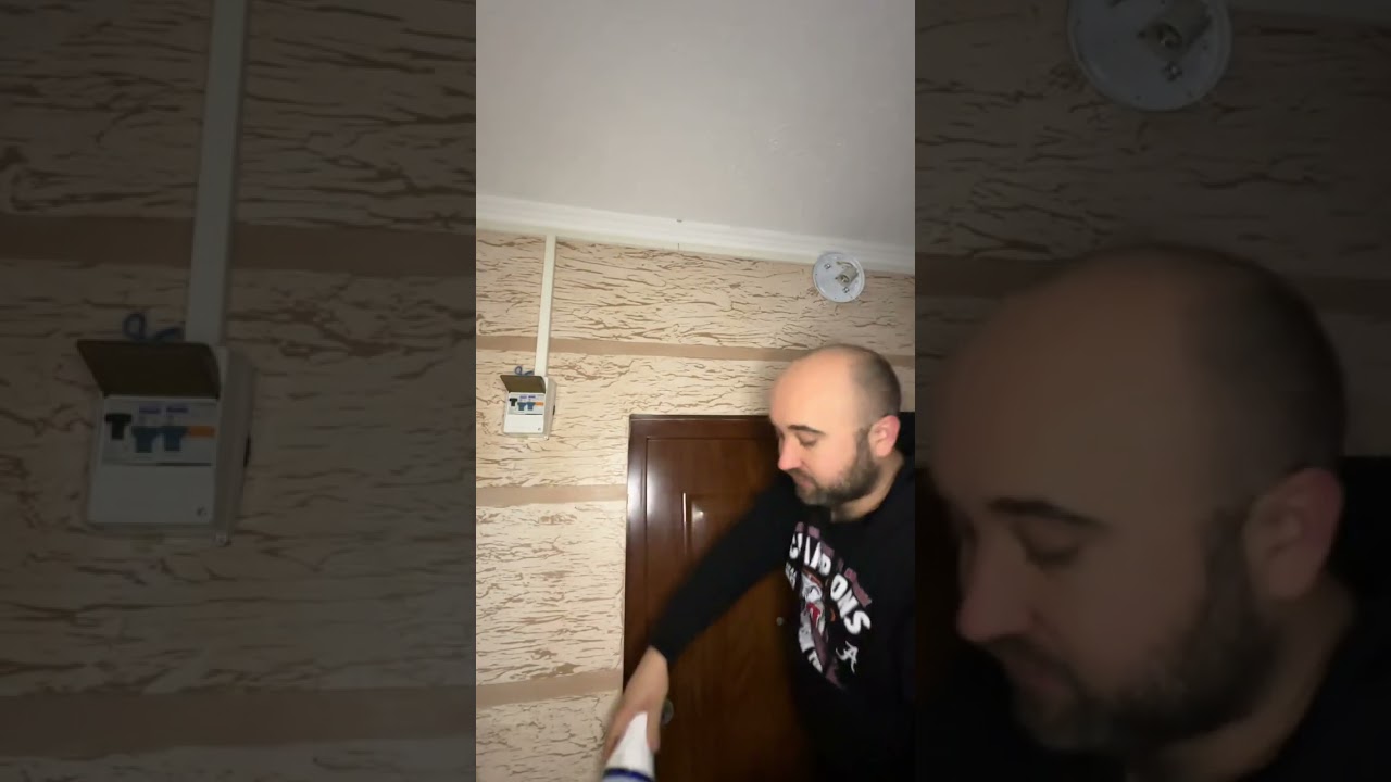 Лампа аварийного света на 30 ват 3 аккумулятора и 20 ват на 2 аккумулятора