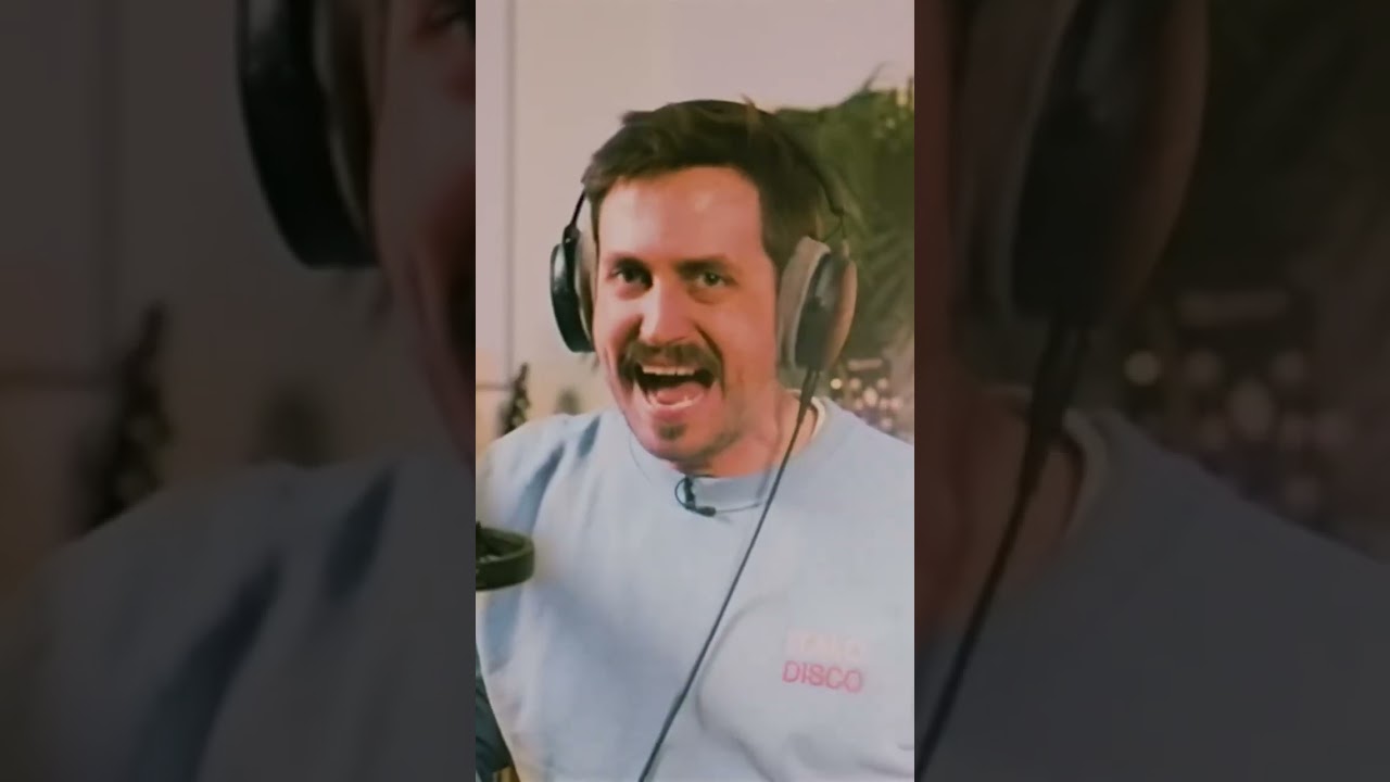 Baby One More Time von Britney Spears im SURF ROCK Style 🏄&zwj;♂️🎶 #britneyspears #surfrock