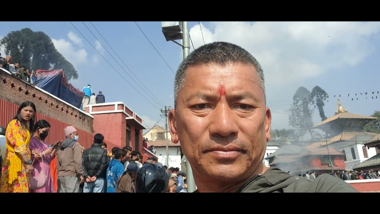 पशुपतिनाथको  बनवटी ज्योर्तीलिङाबाट पानीको झरनाझरेको  र वरिपरिको श्रब्य दृश्य। पशुपतिनाथको जय जय।