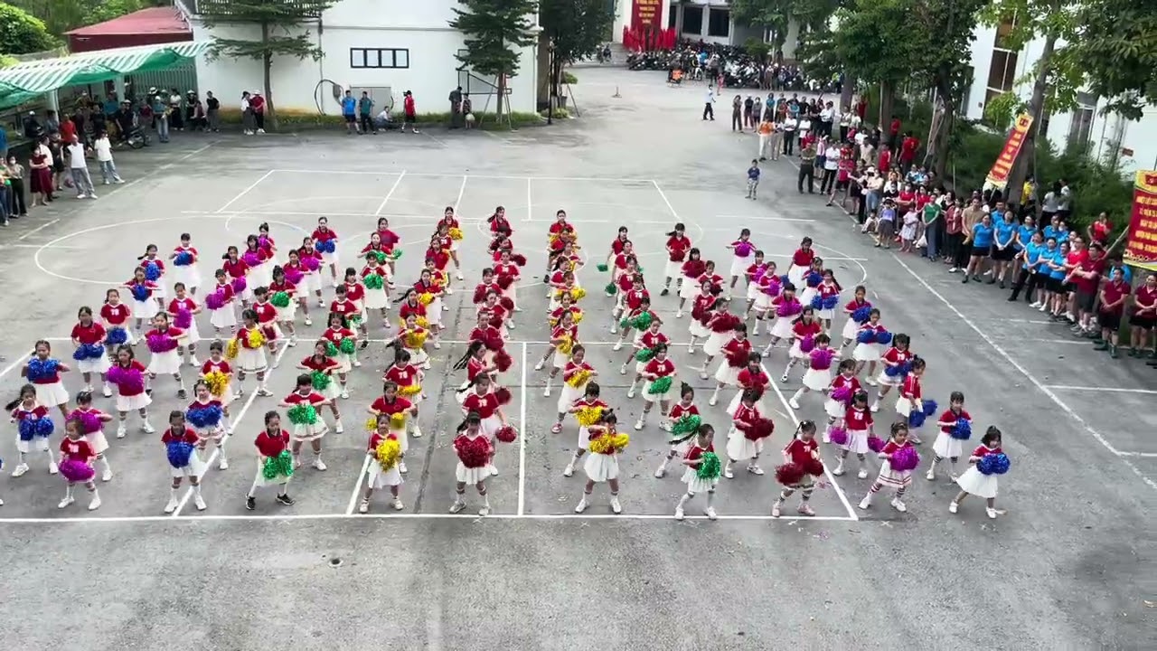Mashup MỘT VÒNG VIỆT NAM - KHÁT VỌNG TUỔI TRẺ / Dance kid Khả Ngân