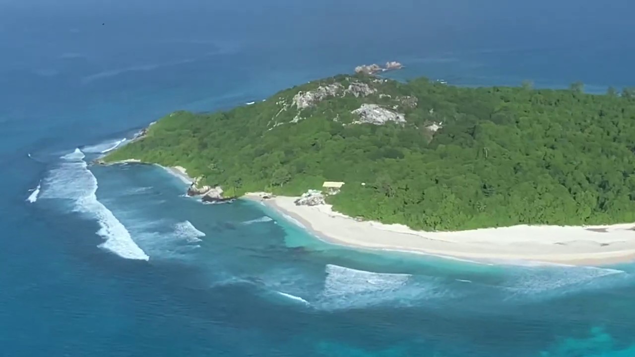 #Seychelles Scenic flight over Praslin Island 🏝️.