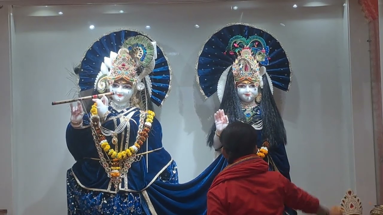 दिनांक 01/03/2026 के श्री राधाकृष्ण कृपा धाम के संध्या कालीन आरती के दर्शन 