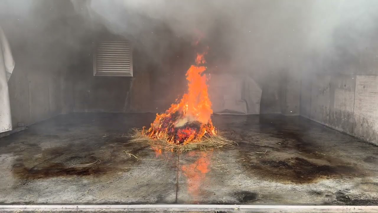 一瞬で大火災に!「野焼きを想定した燃焼実験」