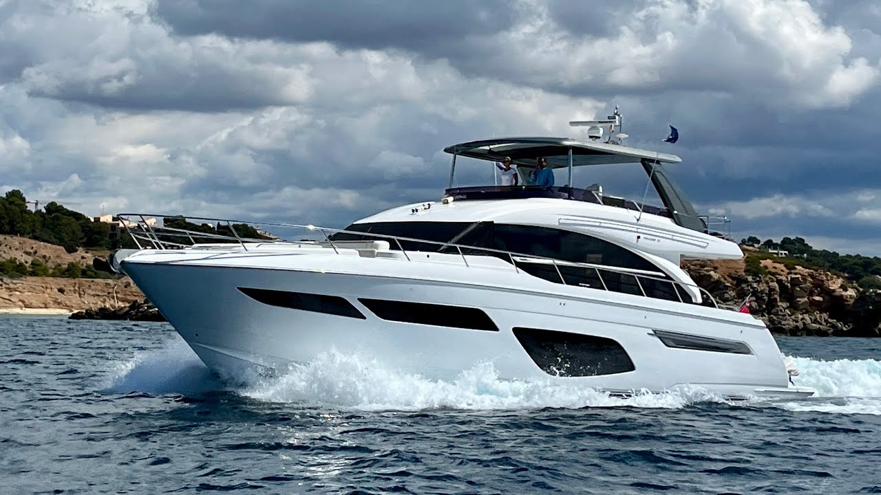 330 000 фунтов стерлингов за яхту-квартал: Princess 70 2019 года