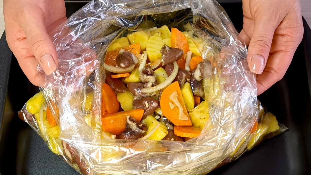 Когда лень стоять у плиты, готовлю куриные сердечки на ужин в рукаве для запекания