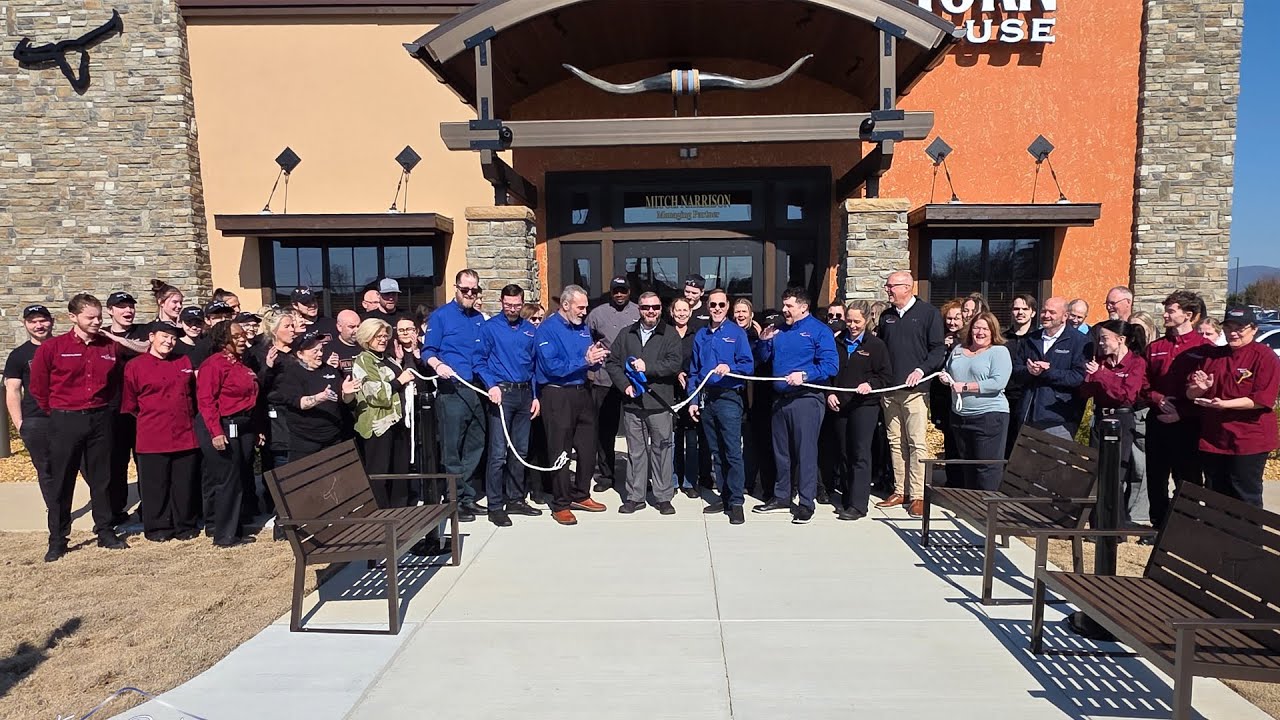 Церемония перерезания лассо в ресторане Longhorn Steakhouse в Джаспере, штат Джорджия | 9 февраля...