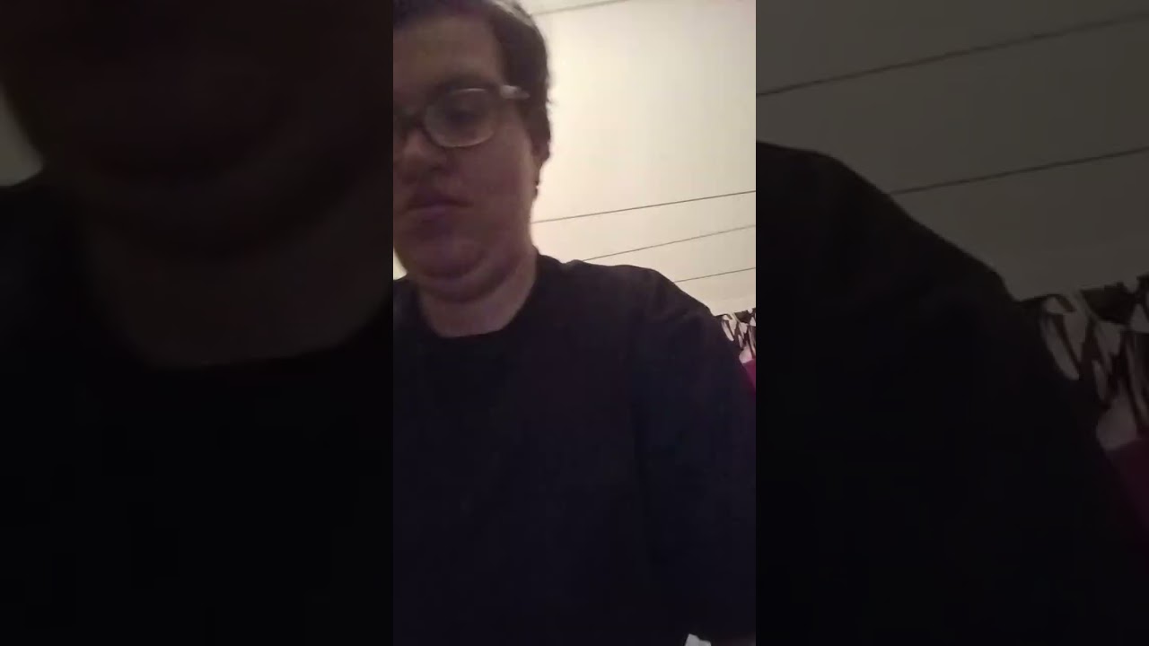 Colocando os tapetes no varal