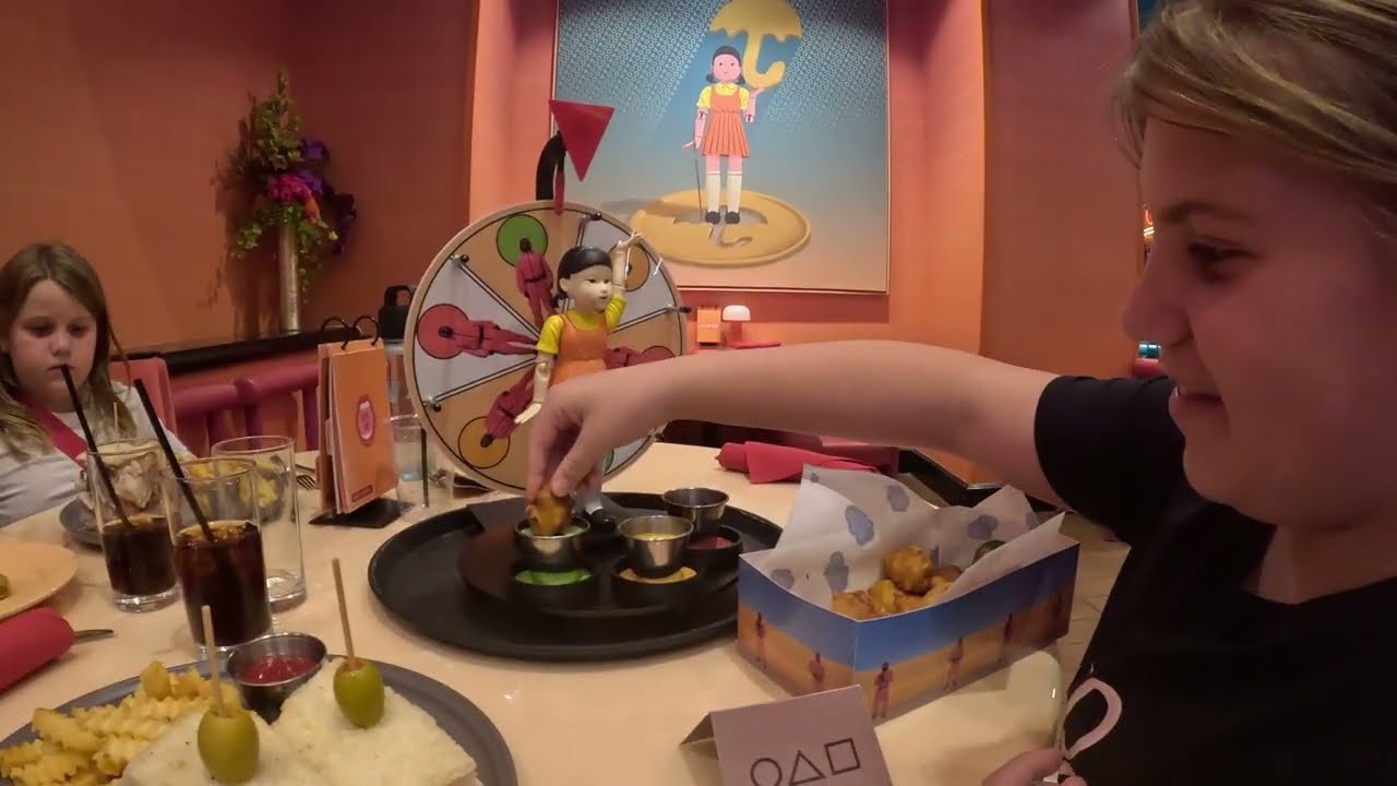 🎬 We Ate at Netflix Bites Inside the MGM Grand in Las Vegas! 🍔🍗