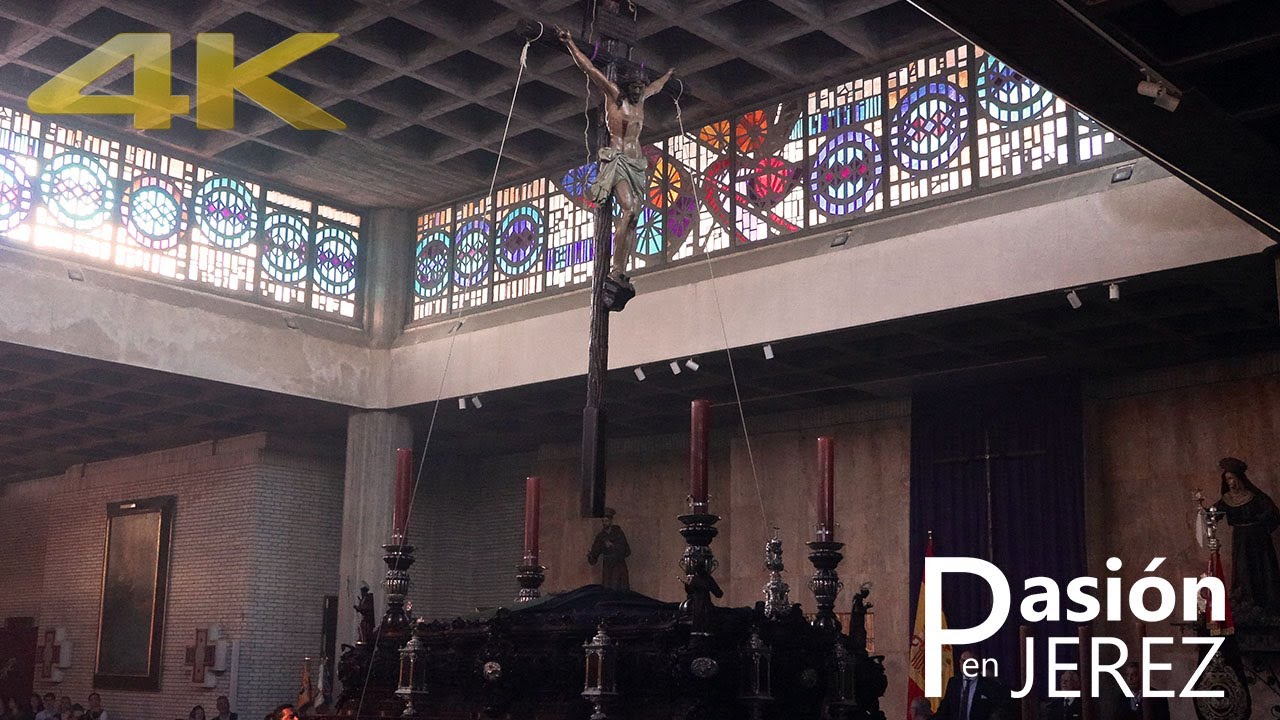 Traslado del Cristo de la Defensión a su paso de salida - Jerez 2023