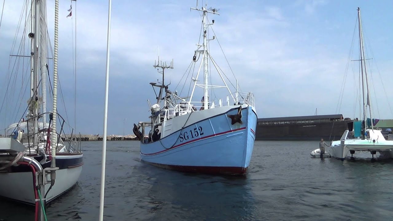Livlig aktivitet i Hundested havn
