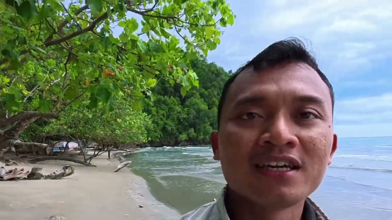 Mengunjungi spot wisata yang keren yang ada ki Sulawesi tenggara, || Danau Biru ||