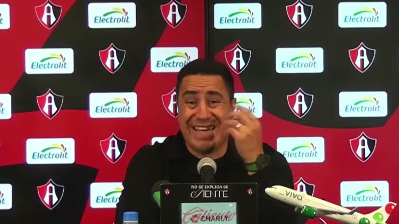 A Efraín Juárez no le quita el sueño críticas en su contra