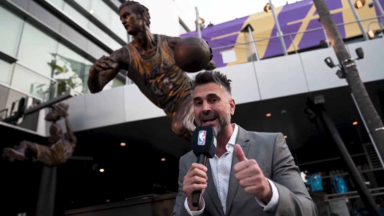Las impresionantes estatuas de los Lakers