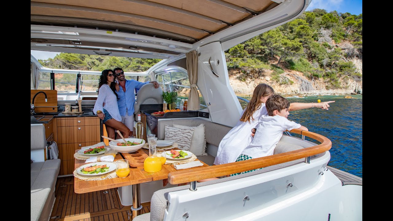 Marex 360 Cabriolet Cruiser:  Mediterranean Vibe