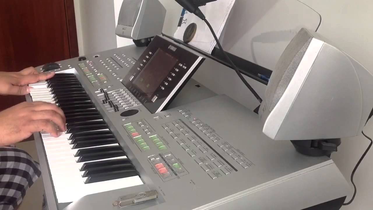 Tyros3 - 13th warrior movie theme with sample voices (Jerry goldsmith) improvisation