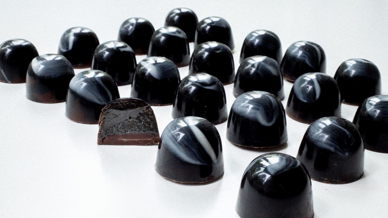 making black sesame praline bonbons from stratch (crunchy!) 🖤 | no airbrush design