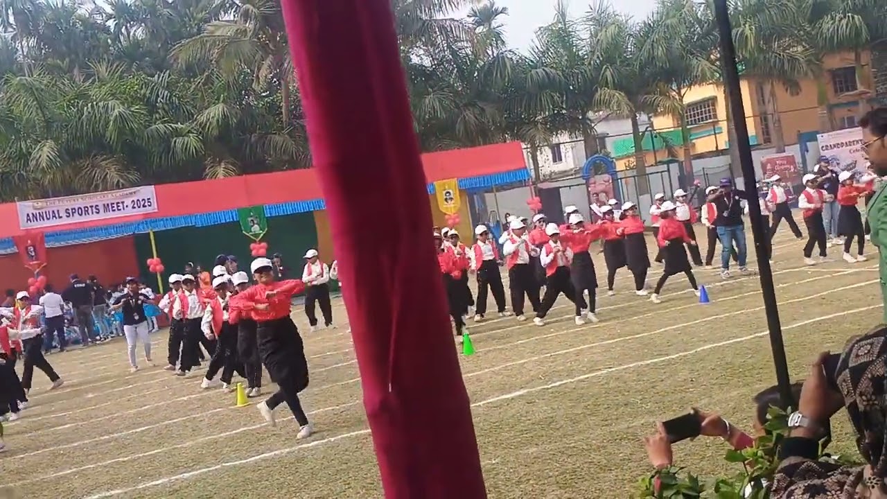 ছোট্ট বাচ্চাদের একসাথে থাকলে দেখতে অসাধারণ লাগে। 