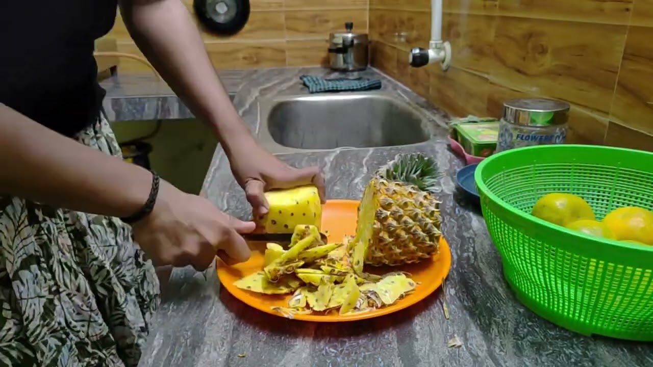അപ്പൊ ഇനിയൊരു  pineapple 🍍 juice എടുക്കട്ടെ  