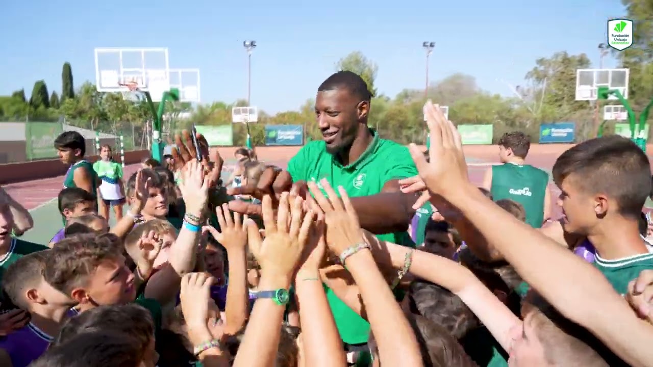 Sima, Ortega y Lázaro visitan el Campus de Baloncesto Fundación Unicaja