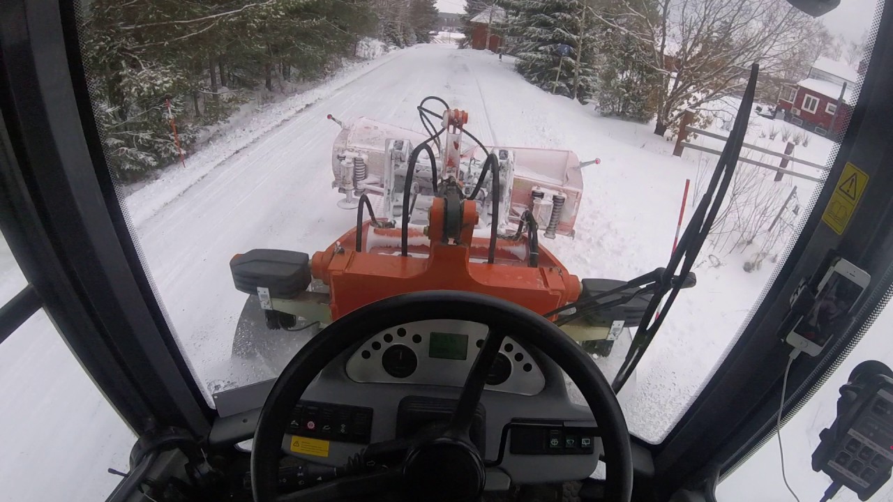 Snöplogning med Terex TL80