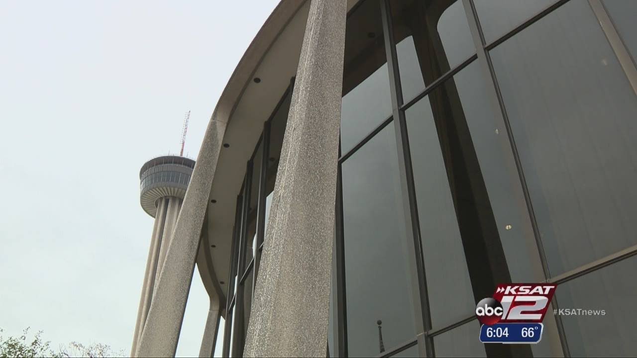 Congressional delegation tours federal courthouse