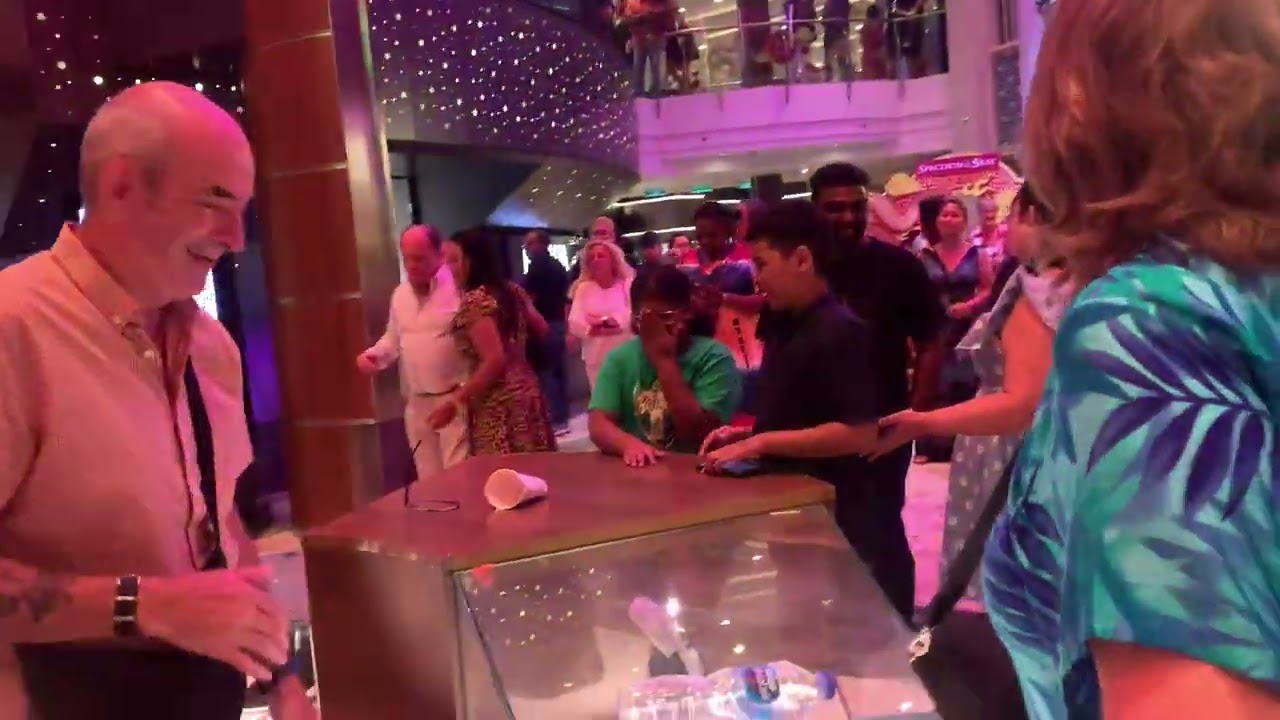 Trip cruise//spectrum of the seas balloon drop//last  day at cruise