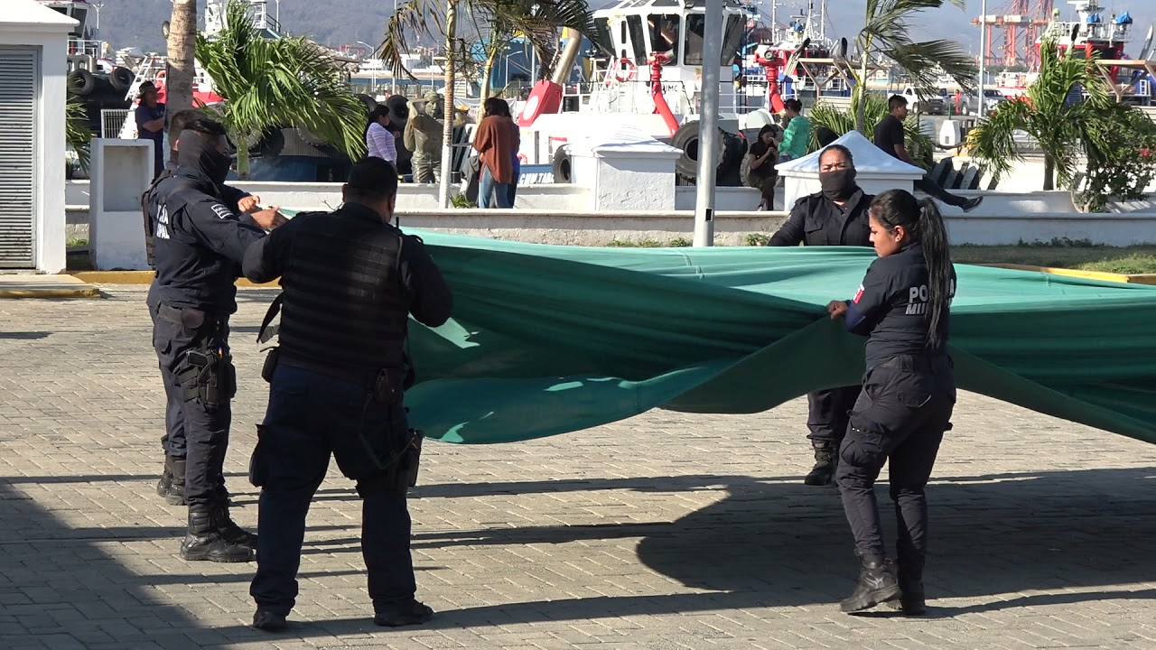 ¿Así se debe doblar, la bandera Mexicana?
